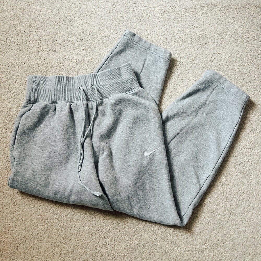 Nike Club Fleece High-Waisted Oversized Sweatpants